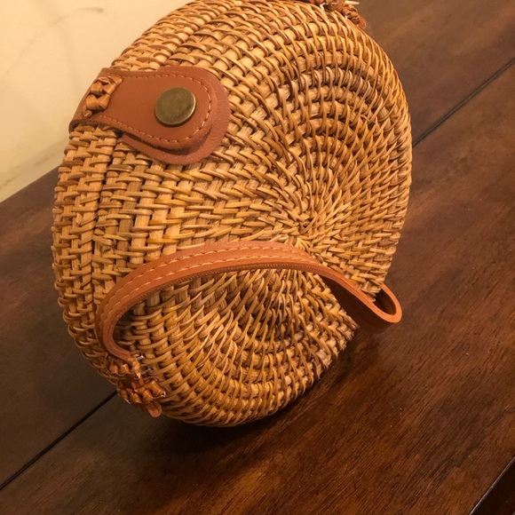 Circular Woven Pocketbook - Picture 3 of 6